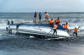 2 Dead And 1 Missing After Fast Boat Sinks Off Bali - Indonesia