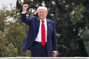 DC: President Trump walks on roof of the West Wing of the White House
