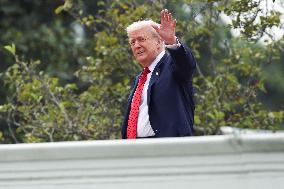 DC: President Trump walks on roof of the West Wing of the White House