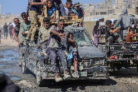 Gazans Flock to Aid Distribution Point - Gaza