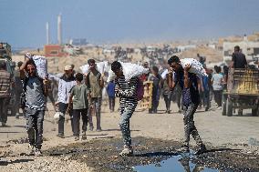 Gazans Flock to Aid Distribution Point - Gaza
