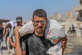 Gazans Flock to Aid Distribution Point - Gaza