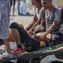 Gazans Flock to Aid Distribution Point - Gaza