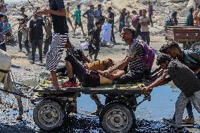 Gazans Flock to Aid Distribution Point - Gaza