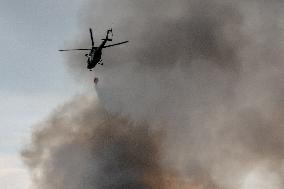 Huge Fire Hits Manila Slum - Philippines