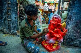 Kumartuli Sculptors Prepare for Festival Season - India