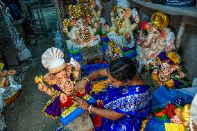 Kumartuli Sculptors Prepare for Festival Season - India