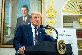 President Trump, Apple CEO Cook Announce Additional $100 Billion Investement in U.S.