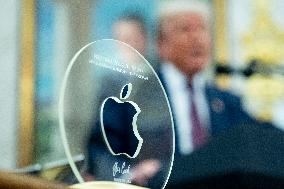 President Trump, Apple CEO Cook Announce Additional $100 Billion Investement in U.S.