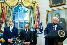 President Trump, Apple CEO Cook Announce Additional $100 Billion Investement in U.S.