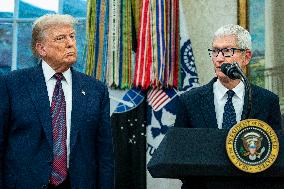 President Trump, Apple CEO Cook Announce Additional $100 Billion Investement in U.S.