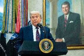 President Trump, Apple CEO Cook Announce Additional $100 Billion Investement in U.S.