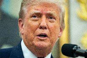 President Trump, Apple CEO Cook Announce Additional $100 Billion Investement in U.S.
