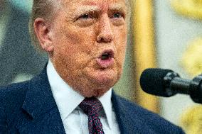 President Trump, Apple CEO Cook Announce Additional $100 Billion Investement in U.S.