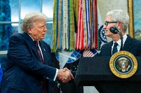 President Trump, Apple CEO Cook Announce Additional $100 Billion Investement in U.S.