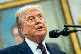 President Trump, Apple CEO Cook Announce Additional $100 Billion Investement in U.S.