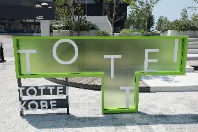 TOTTEI KOBE signboard and logo