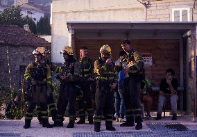 Ponteceso Fire Forces Evacuations in Corme Aldea - Spain