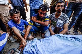 27 Killed in Israeli Attacks and 20 Others in A Food Truck Accident - Gaza