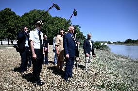 PM Bayrou on visit in Rochefort - Bela