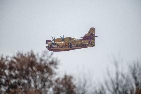 Canadair planes during their refilling on the Etang de Bages - Aude