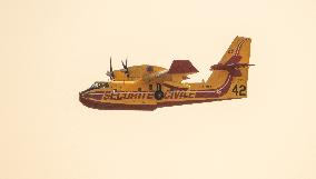Canadair planes during their refilling on the Etang de Bages - Aude