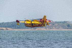 Canadair planes during their refilling on the Etang de Bages - Aude