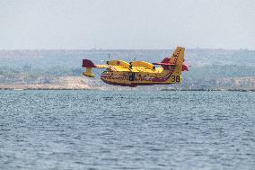 Canadair planes during their refilling on the Etang de Bages - Aude