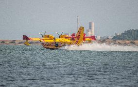 Canadair planes during their refilling on the Etang de Bages - Aude