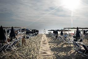 Illustration - Tirrenia Beach Resorts - Rimini
