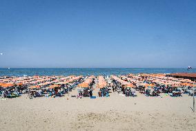 Illustration - Tirrenia Beach Resorts - Rimini