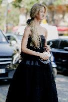PFW - Viktor And Rolf Street Style