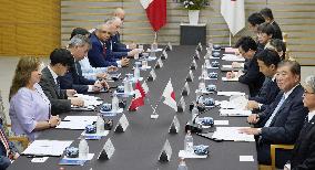 Japan PM meets with Peruvian president