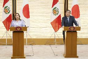 Japan PM meets with Peruvian president