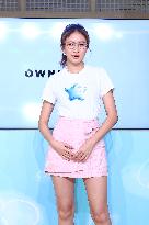 Taiwanese Female Singer 9m88