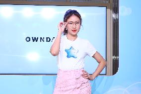 Taiwanese Female Singer 9m88