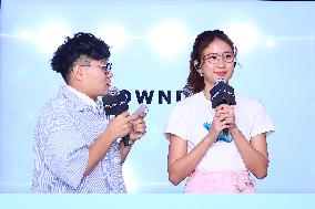 Taiwanese Female Singer 9m88