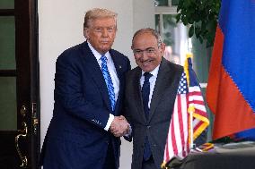 Donald Trump greets Armenian and Azerbaijan leaders - Washington