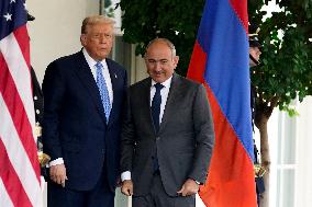 Donald Trump Greets Nikol Pashinyan - Washington