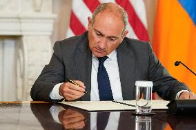 Donald Trump Meets Armenian And Azerbaijan Leaders - Washington