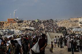 Palestinians Gather To Receive Limited Aid Amid Blockade - Palestine