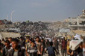 Palestinians Gather To Receive Limited Aid Amid Blockade - Palestine