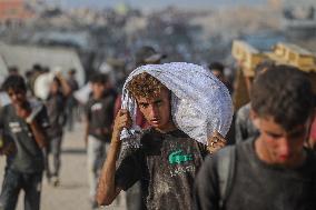 Palestinians Gather To Receive Limited Aid Amid Blockade - Palestine