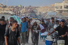 Palestinians Gather To Receive Limited Aid Amid Blockade - Palestine