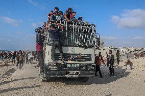 Palestinians Gather To Receive Limited Aid Amid Blockade - Palestine