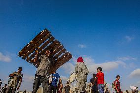 Palestinians Gather To Receive Limited Aid Amid Blockade - Palestine