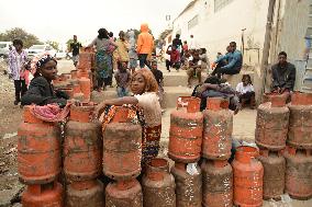 Gas Shortage In Luanda - Angola