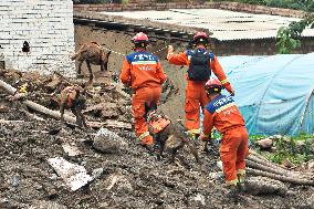 Mountain Torrents Leave 10 Dead and 33 Missing - China