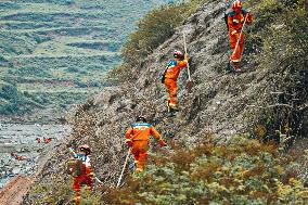 Mountain Torrents Leave 10 Dead and 33 Missing - China