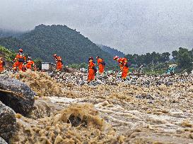 Mountain Torrents Leave 10 Dead and 33 Missing - China